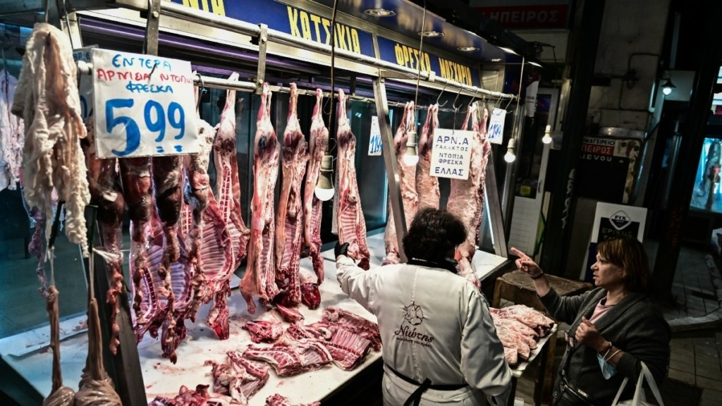 ΕΣΕΕ: Ακριβότερο κατά 6,2% το κόστος του πασχαλινού τραπεζιού φέτος