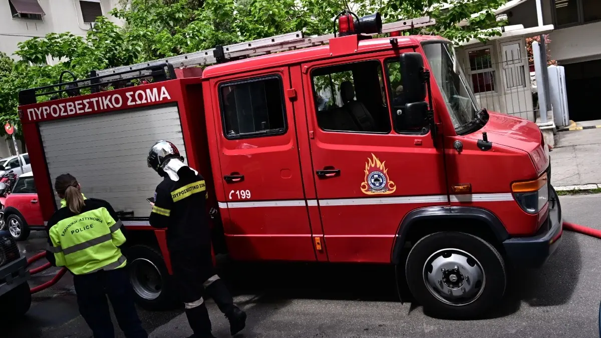 Πυρκαγιά σε ΙΧ στην περιφερειακή Υμηττού – Καθυστερήσεις στο ρεύμα προς Αθήνα