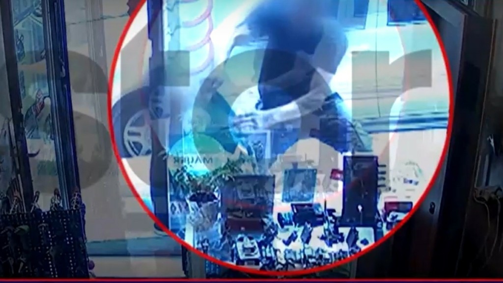 Βίντεο ντοκουμέντο με Ρομά να αρπάζει αλυσίδα από 70χρονη – «Αν ήξερα ότι ήταν ηλικιωμένη δεν θα το έκανα» 