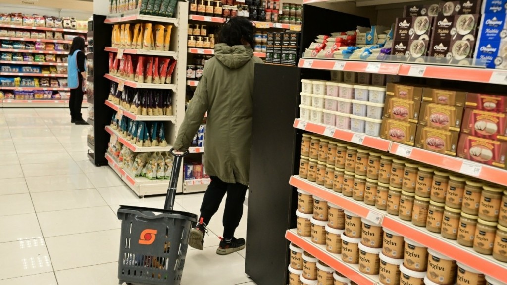 Παράταση ισχύος των μέτρων συγκράτησης των τιμών στα τρόφιμα και τα βασικά είδη διαβίωσης
