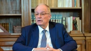 Ο Τασούλας απέρριψε το αίτημα Τσίπρα να δημοσιοποιήσει τα πρακτικά συμβουλίου πολιτικών αρχηγών το 2015