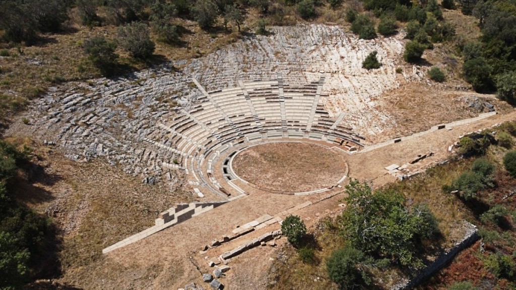 ΥΠΠΟ: Εντοπισμός και συστηματική ανασκαφή του αρχαίου θεάτρου της Λευκάδας