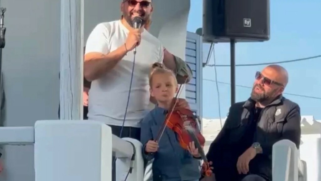 Τήνος: Ξεσήκωσε άπαντες σε πανηγύρι ο 6χρονος βιολιτζής (Βίντεο)