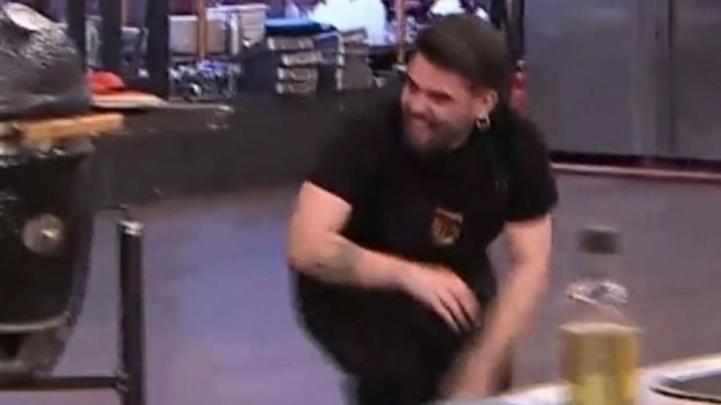 MasterChef: Η επική τούμπα του Λουκά που προκάλεσε γέλια στην κουζίνα – Δείτε βίντεο