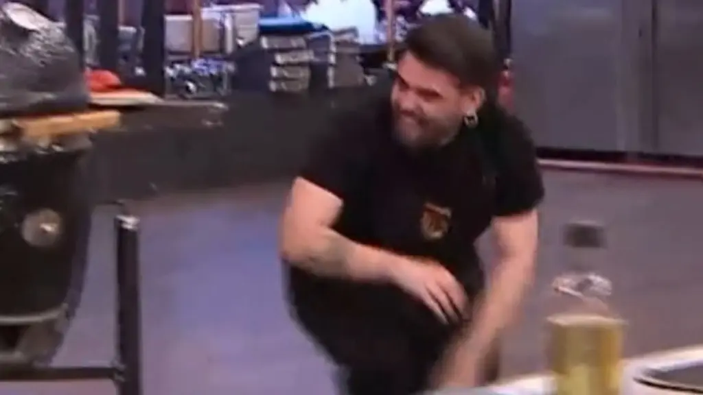 MasterChef: Η επική τούμπα του Λουκά που προκάλεσε γέλια στην κουζίνα – Δείτε βίντεο