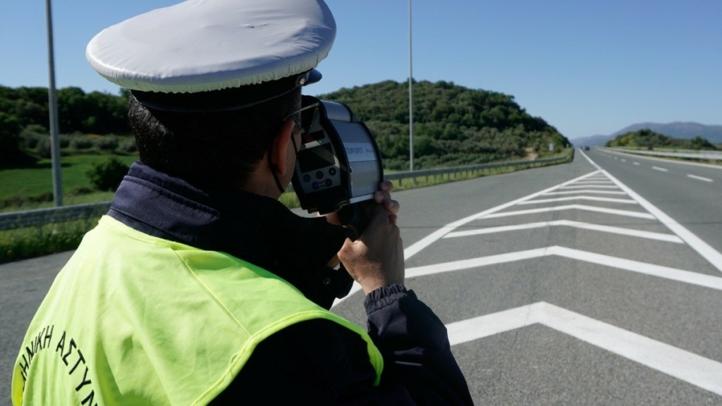 Ασυνείδητος οδηγός έτρεχε με 200 χλμ. στην Περιφερειακή Υμηττού – Εντοπίστηκε από τα radar της Τροχαίας