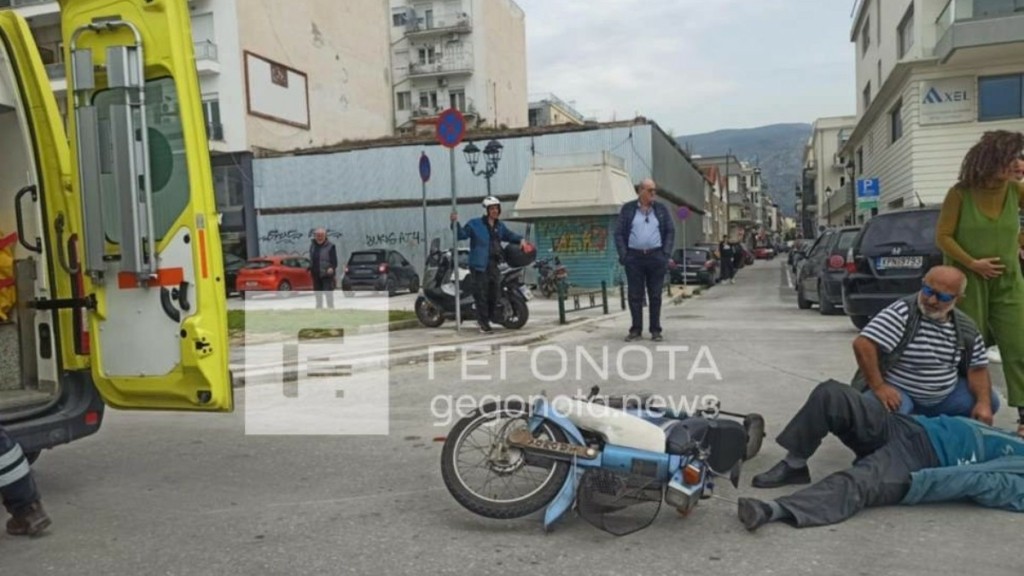 Σοκαριστικό τροχαίο στο Βόλο: Αυτοκίνητο παρέσυρε μηχανή – Στο νοσοκομείο ο οδηγός (pics)