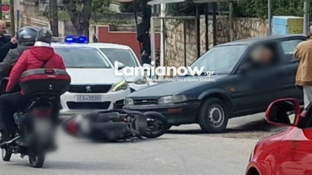 Λαμία: ΙΧ παρέσυρε μοτοσικλέτα – Στο νοσοκομείο νεαρή επιβάτιδα (φωτογραφίες)