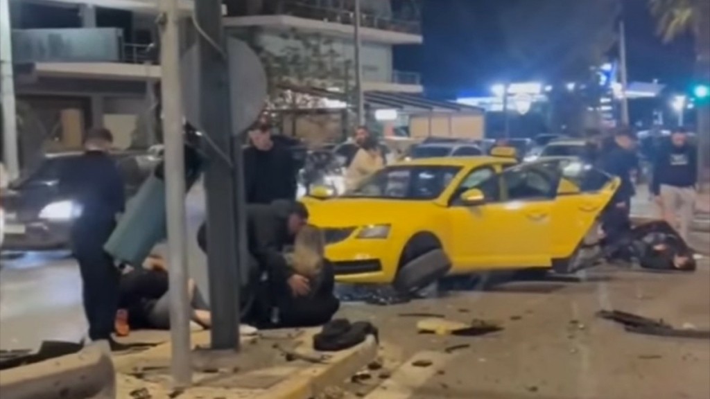 Καραμπόλα στην Ποσειδώνος: Το τροχαίο προκλήθηκε από ΙΧ που έκανε “κόντρες” (Βίντεο + Φωτογραφίες)