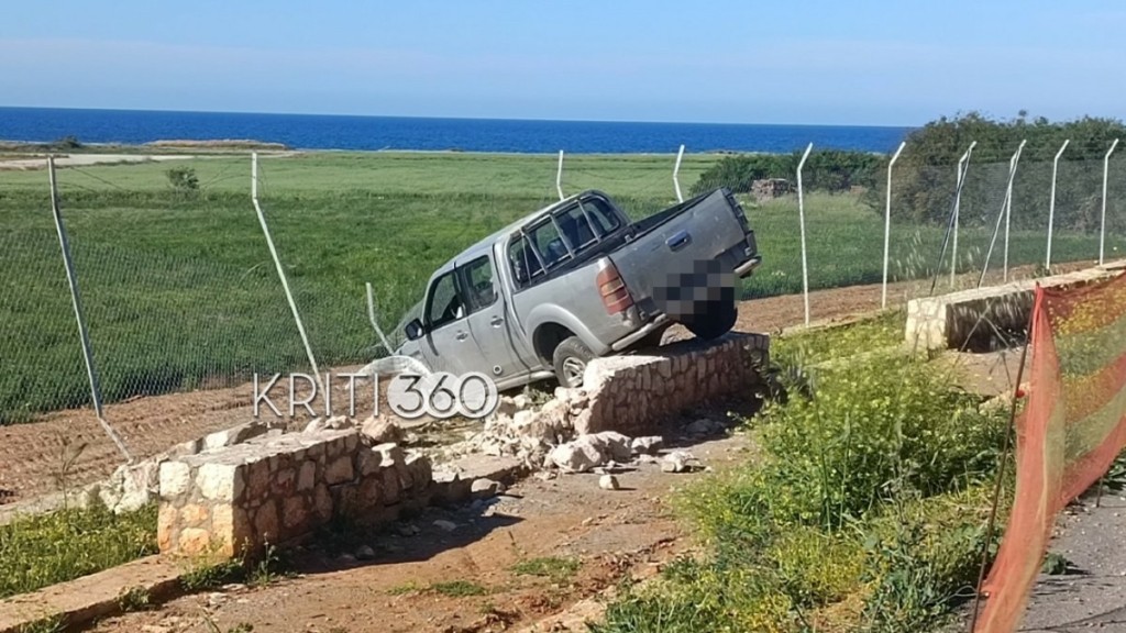 Χανιά: Τροχαίο με αγροτικό που καρφώθηκε σε μπεντένι – Μεταφέρθηκε στο νοσοκομείο ο οδηγός