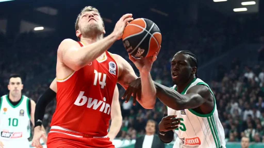 Euroleague: Στην κορυφαία πεντάδα της σεζόν Ναν και Βεζένκοφ