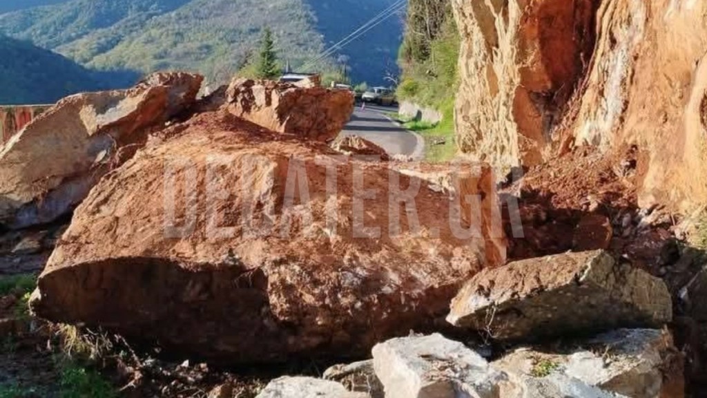 Βυτίνα: Κατολίσθηση έκλεισε τον δρόμο προς την Αρχαία Ολυμπία (φωτογραφίες)