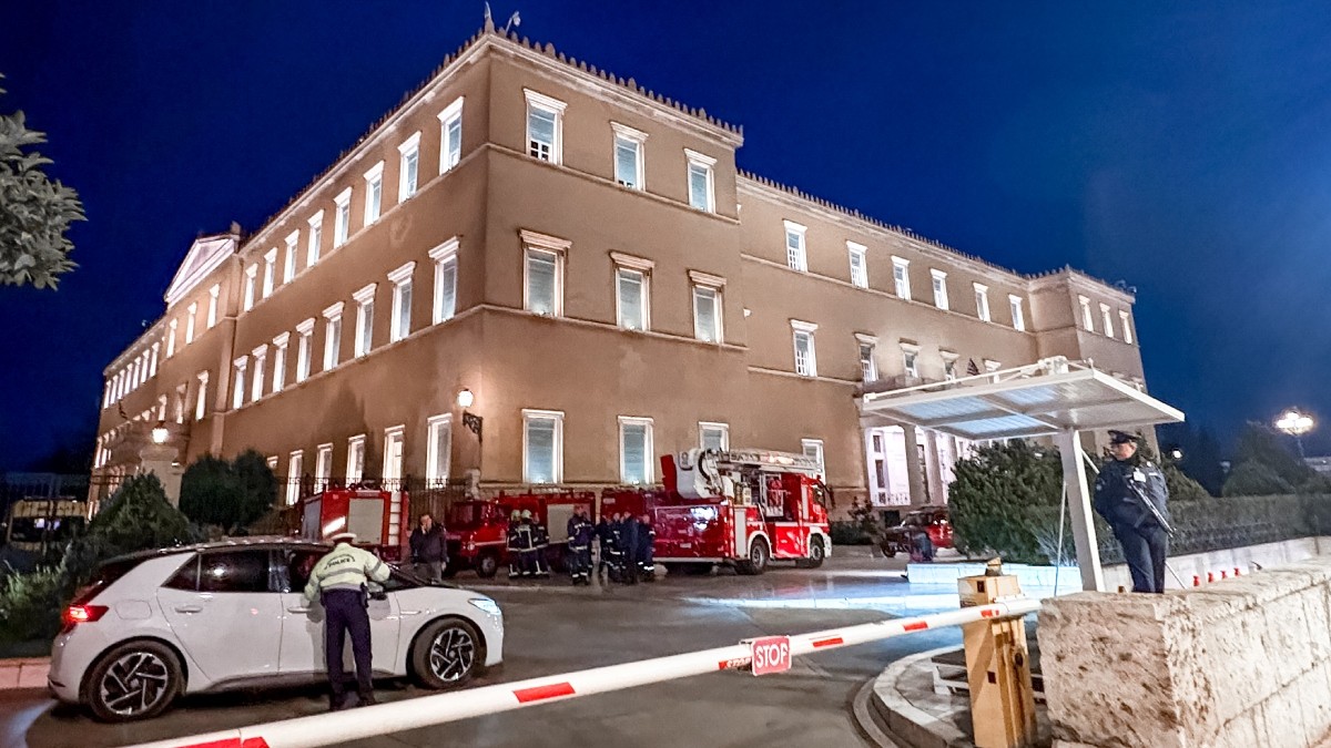 Βουλή: Λήξη συναγερμού μετά το μήνυμα στο 112 για ύπαρξη βόμβας (Φωτογραφίες)