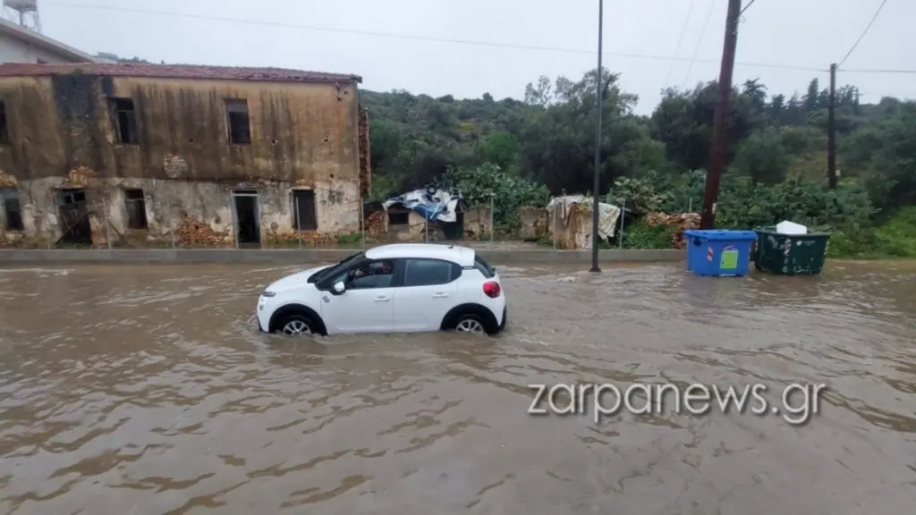 Χανιά: Απεγκλωβίστηκαν οδηγοί από τα οχήματά τους, λόγω της κακοκαιρίας – Ήχησε το 112 στο Ηράκλειο (βίντεο+φωτογραφίες)