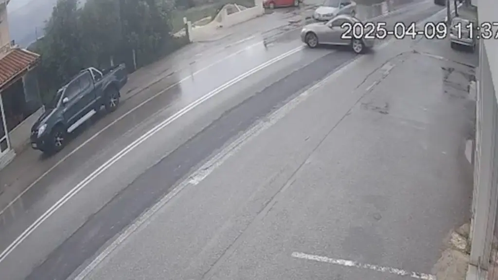 Χανιά: Έκανε αναστροφή, προκάλεσε τροχαίο και εξαφανίστηκε (Βίντεο)