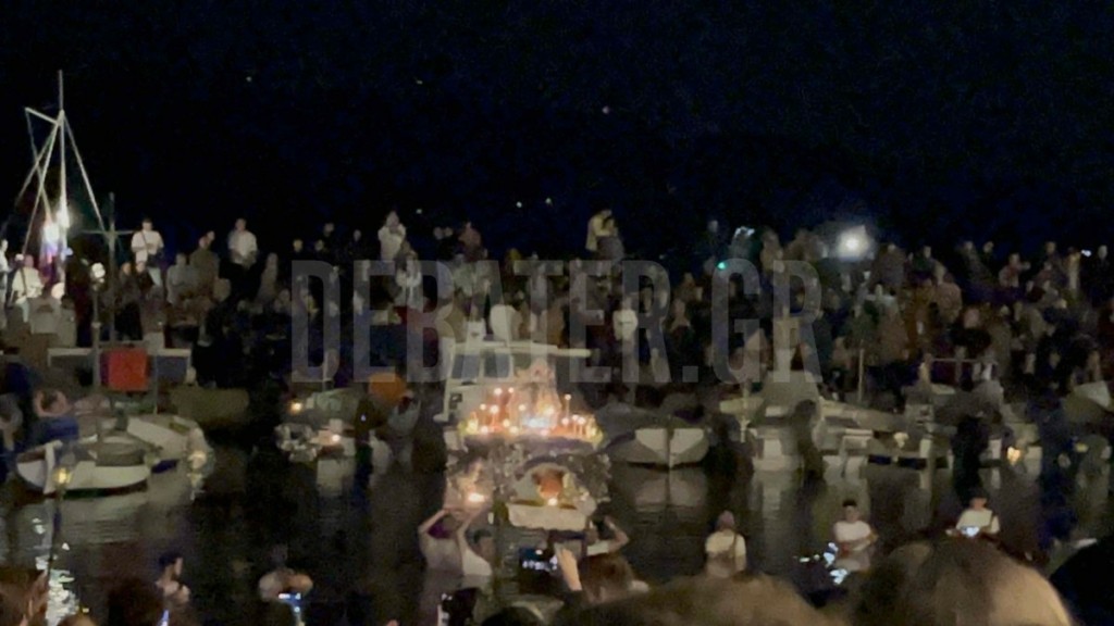 Καμίνι Ύδρας: Η συγκλονιστική κατάδυση του Επιταφίου στη θάλασσα – Βίντεο του DEBATER