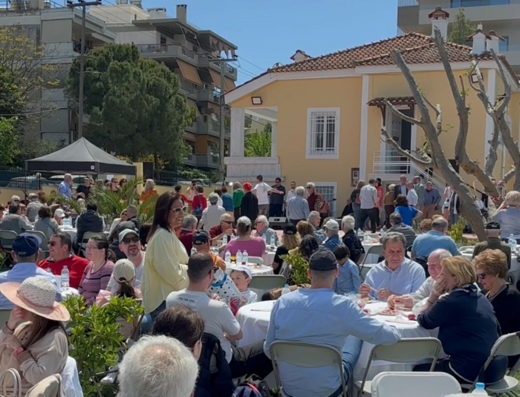 Πασχαλινό γλέντι αγάπης στον Δήμο Λυκόβρυσης – Πεύκης: Μια ζεστή αγκαλιά για όλους (vid)