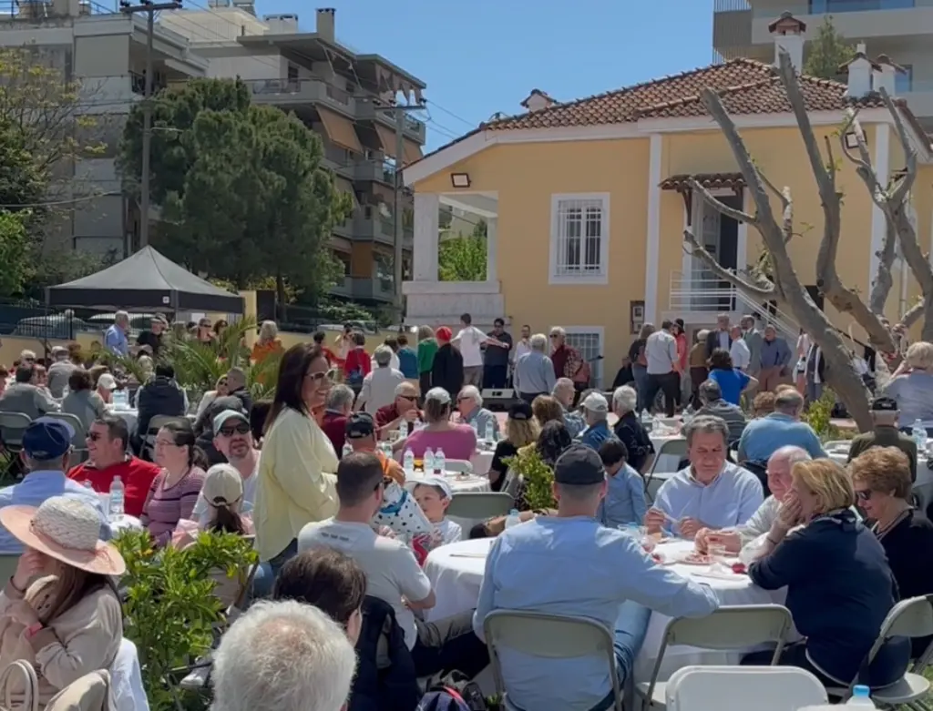 Πασχαλινό γλέντι αγάπης στον Δήμο Λυκόβρυσης – Πεύκης: Μια ζεστή αγκαλιά για όλους (vid)