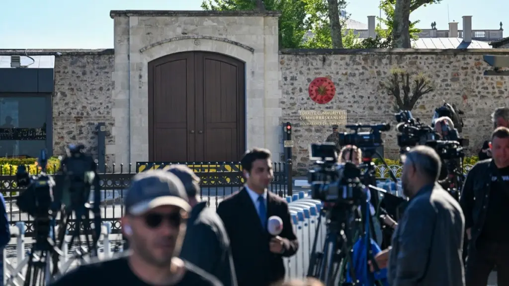 Διπλωματικός “πυρετός” για το ρωσοουκρανικό: Τριμερείς συναντήσεις στην Κωνσταντινούπολη και χαμηλές προσδοκίες