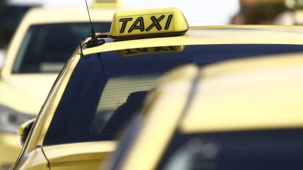 Γυναίκα γέννησε μέσα σε ταξί: “Μου έφυγε ένα βάρος όταν άκουσα το κλάμα του μωρού” λέει ο οδηγός