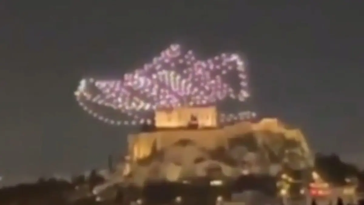 Σάλος με το drone show πάνω από την Ακρόπολη – Με μηνύσεις απαντά το υπουργείο Πολιτισμού