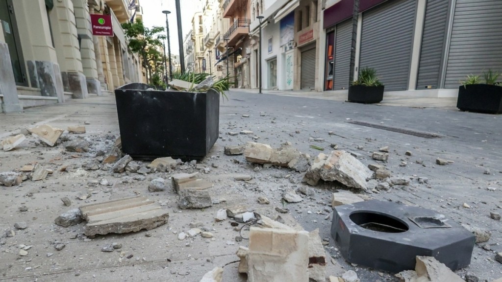 Σεισμός στην Κρήτη: Νέες εικόνες από τις ζημιές και τις κατολισθήσεις στο Ηράκλειο – Έσπασαν εκθέματα στο Αρχαιολογικό Μουσείο