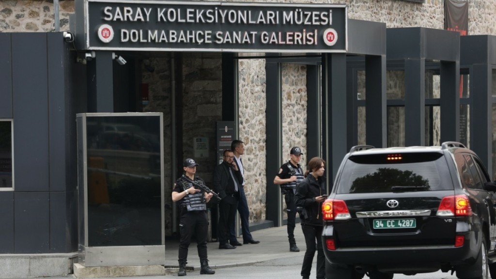 Σε εξέλιξη οι κρίσιμες συνομιλίες Ρώσων και Ουκρανών στην Κωνσταντινούπολη – Άνευ όρων εκεχειρία ζητά το Κίεβο