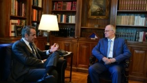 Τηλεφωνική επικοινωνία Μητσοτάκη – Τασούλα πριν την συνάντηση με Ανδρουλάκη