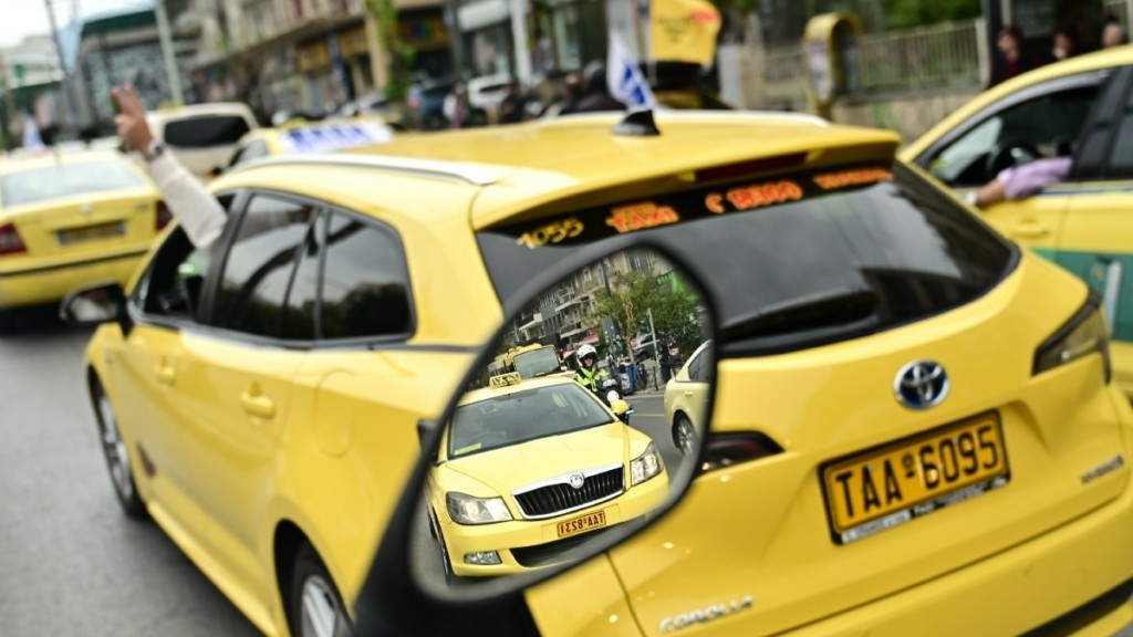 Σε 48ωρη απεργία τα ταξί – Στα “κάγκελα” οι οδηγοί με την πρόταση Κυρανάκη για τη μεταφορά μεθυσμένων