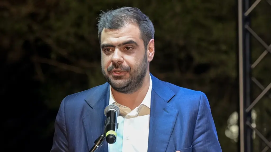 Μαρινάκης για Τσίπρα: “Ξεκίνησε για rebranding και κατέληξε Λαφαζάνης και Βαρουφάκης”