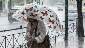 Meteo: Ισχυρές καταιγίδες έφερε η κακοκαιρία – 57 mm βροχής σε μία ώρα στην Αττική (Φωτογραφίες)