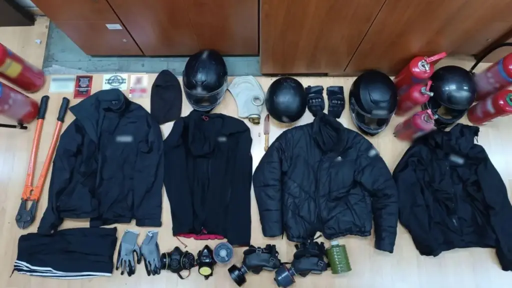Εισβολή στη Νομική: Από 19 έως 31 ετών οι 6 συλληφθέντες, ψάχνουν ακόμα 3 άτομα – Πώς οργάνωσαν την επίθεση