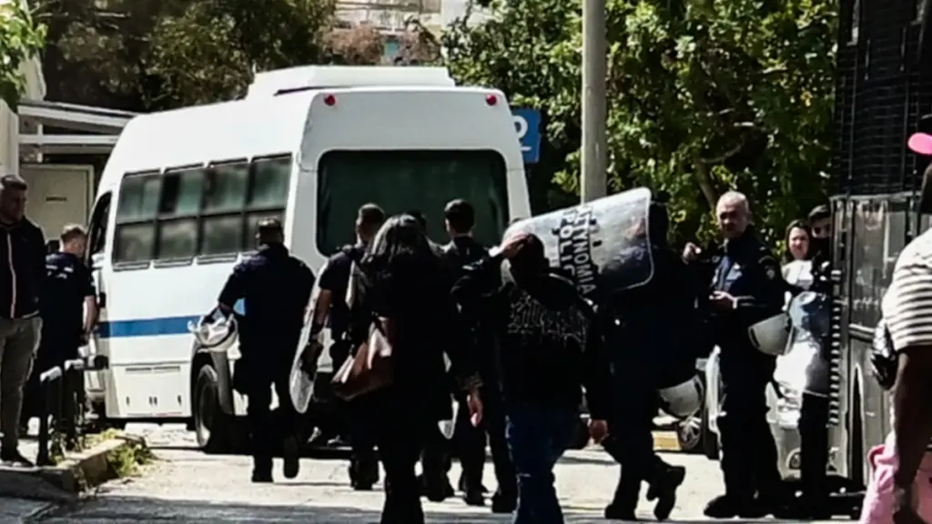 Εισβολή στη Νομική: Ενώπιον του εισαγγελέα οι 6 συλληφθέντες – Πώς δρούσε η ομάδα, είχαν μοιράσει ρόλους