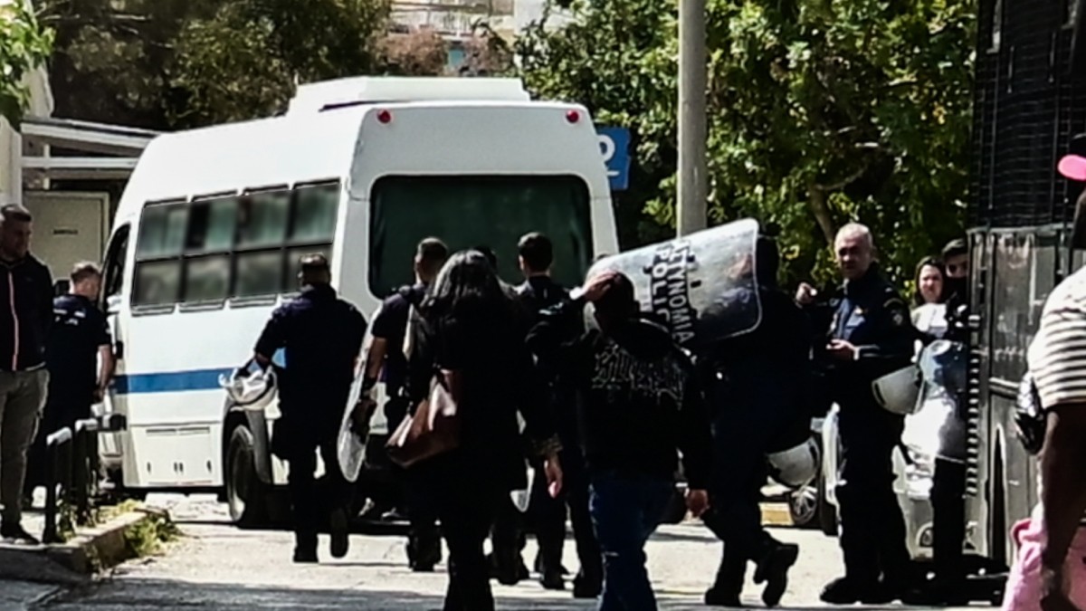 Εισβολή στη Νομική