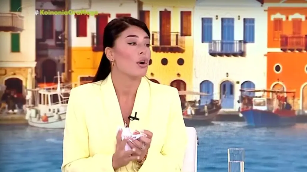 Λατινοπούλου: Τσαλάκωσε on camera την τουρκική επιστολή για τη Γενοκτονία των Ποντίων (βίντεο)