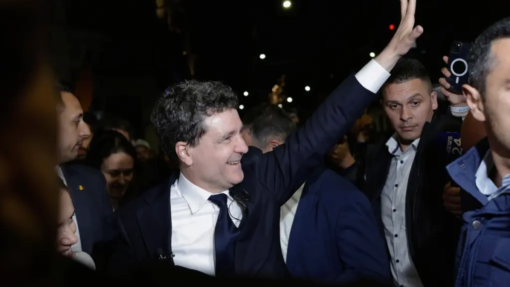 Ανατροπή στη Ρουμανία: Εκλέγεται ο κεντρώος ευρωπαϊστής υποψήφιος Νταν