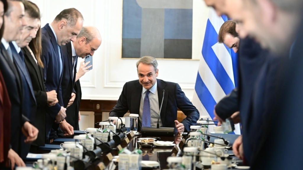 Συνεδριάζει σήμερα το Υπουργικό Συμβούλιο: Στο “τραπέζι” το τέλος του ΟΠΕΚΕΠΕ και η νέα στεγαστική πολιτική