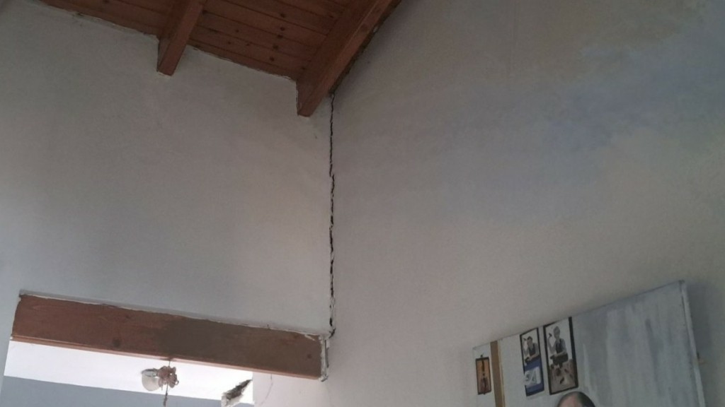 Σεισμοί στην Εύβοια: Με ζημιές 100 σπίτια, τα 3 μη κατοικήσιμα – Ρωγμές και σε δύο σχολεία