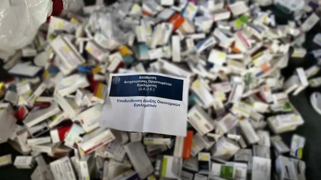 Απάτη-μαμούθ με εικονικές συνταγογραφήσεις σε βάρος του ΕΟΠΥΥ – Συνελήφθησαν γιατροί και φαρμακοποιοί