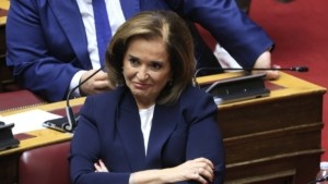 Ντόρα Μπακογιάννη: “Η Μαρία Σάκκαρη έχει το ίδιο πηγαίο γέλιο με την Μαρίκα Μητσοτάκη”