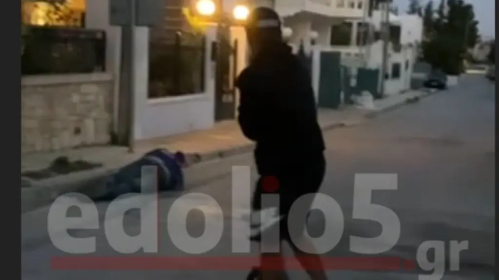 Γλυκά Νερά: Απολογείται ο 17χρονος που χτύπησε τον 48χρονο – Καρέ-καρέ η επίθεση (βίντεο)