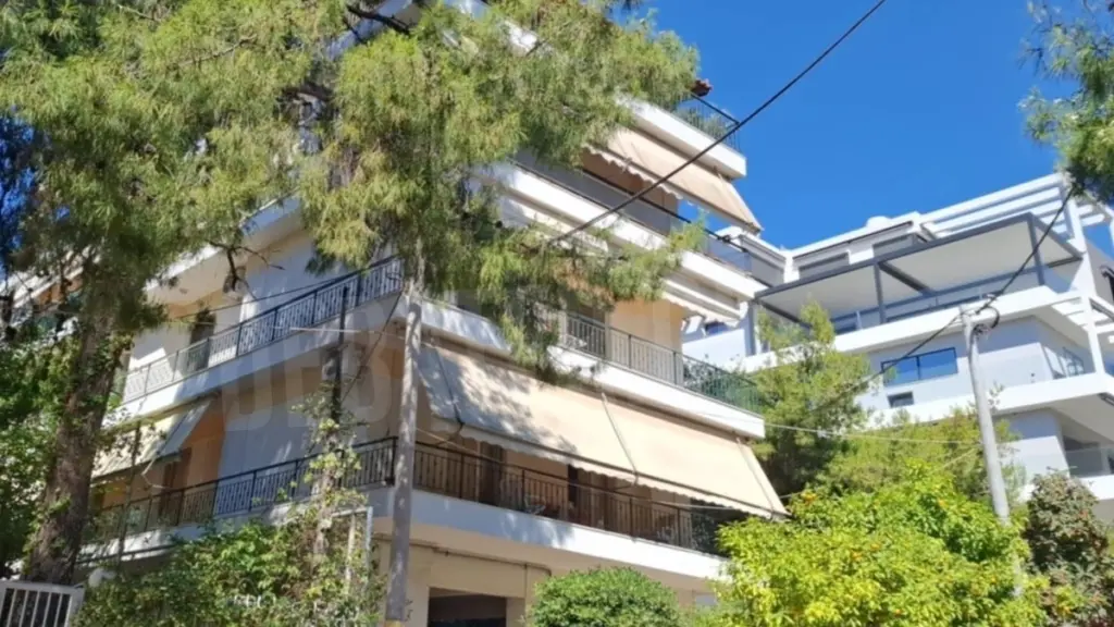 Χαϊδάρι: Οι πρώτες εικόνες από το σημείο της τραγωδίας – Τον βρήκαν μέσα στα αίματα δίπλα στη νεκρή μάνα του