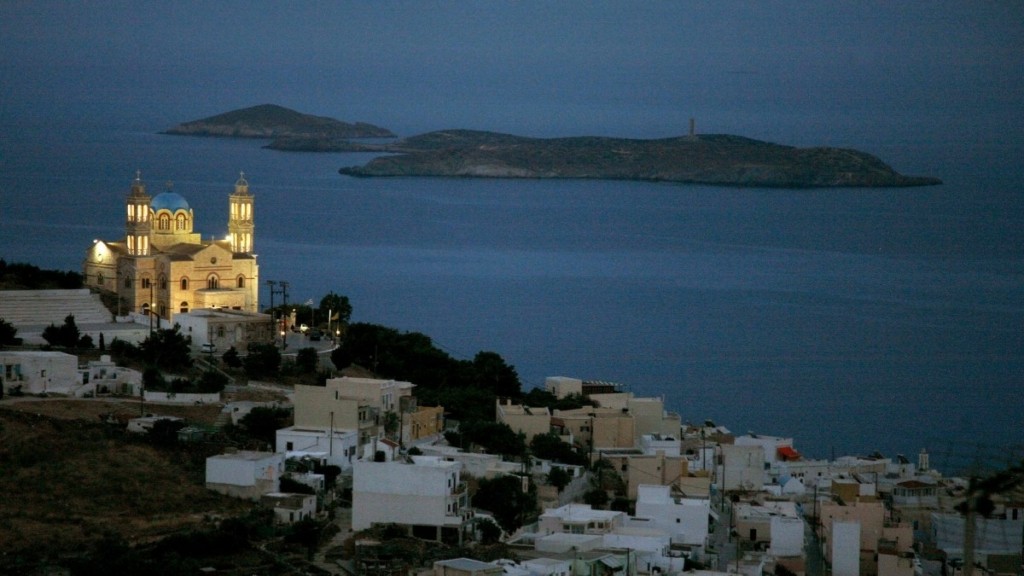 Η Σύρος πρώτη ανάμεσα στα “κρυμμένα πετράδια” της Ελλάδας για το 2025​​​​​​​​​​​