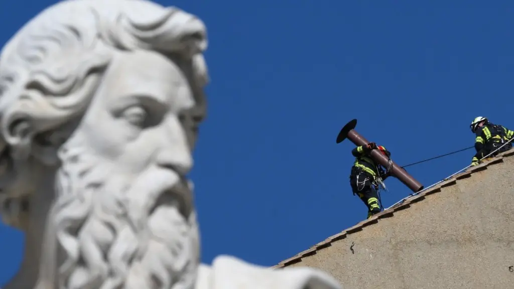 Βατικανό: Όλα έτοιμα για το Κονκλάβιο – Τοποθετήθηκε η καμινάδα στην Καπέλα Σιξτίνα (Εικόνες)