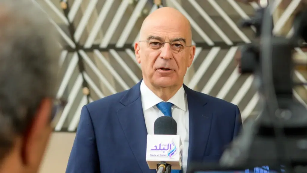 Δένδιας: “Επανεξοπλισμός της Ευρώπης με χώρες που σέβονται το υπαρξιακό πλαίσιο της ΕΕ”
