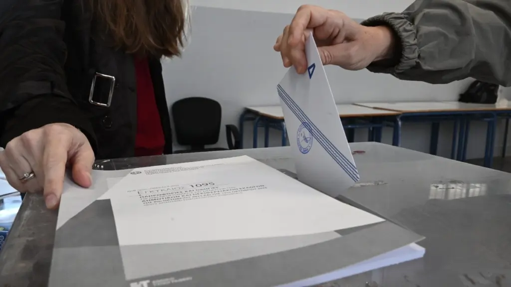 Δημοσκόπηση Interview: Διατηρεί την πρωτιά η Νέα Δημοκρατία – Θετικό το 12% για ενδεχόμενο κόμμα Σαμαρά