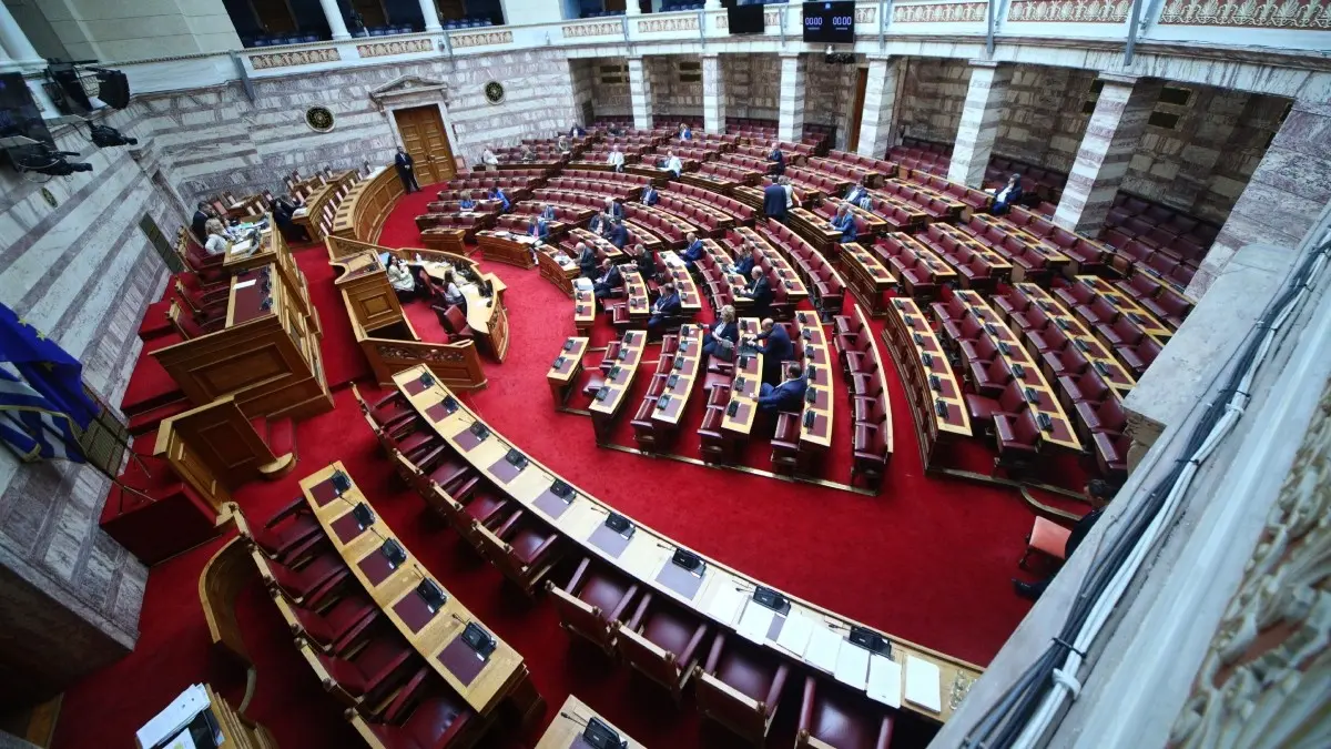 Βουλή: Στην Ολομέλεια ο νέος αναπτυξιακός νόμος – Υπέρ η ΝΔ, αρνητικά τα κόμματα της αντιπολίτευσης