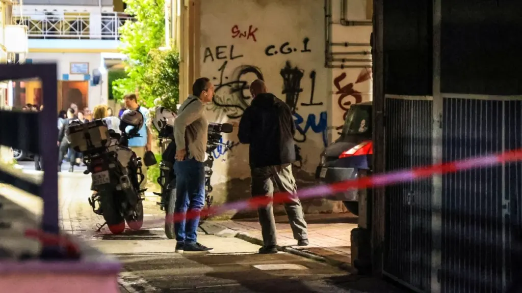 Λάρισα: Ο 21χρονος κατακρεούργησε τη μητέρα του με πολλαπλές μαχαιριές – “Τη σκότωσα μετά από καβγά”