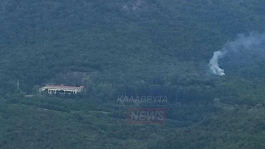 Καλάβρυτα: Φωτιά ξέσπασε από κεραυνό πλησίον της Ιεράς Μονής Αγίας Λαύρας (Φωτογραφίες)
