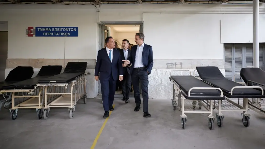 Κυριάκος Μητσοτάκης: Επισκέφτηκε το νοσοκομείο «Ευαγγελισμός» – Ενημερώθηκε για την ιχνηλάτηση περιστατικών στο ΤΕΠ